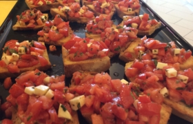 Bruschette con mozzarella e pomodoro