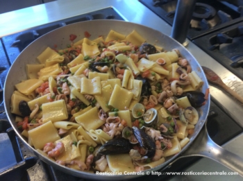 Paccheri allo scoglio