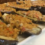 Melanzane al forno con pane, mozzarella, pomodoro e basilico