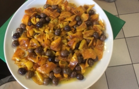 Peperoni, olive e capperi