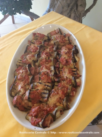 Rotolino di melanzane con prosciutto e mozzarella